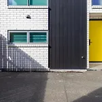 Urban Comfort And Parking Near Avebury Park