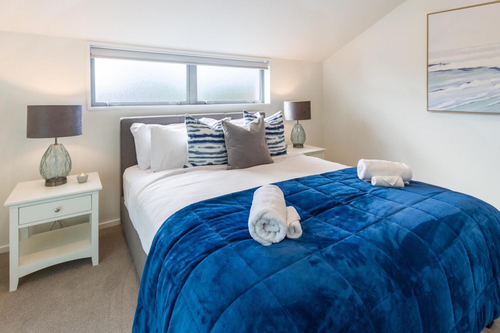 Apartment Urban Comfort And Parking Near Avebury Park