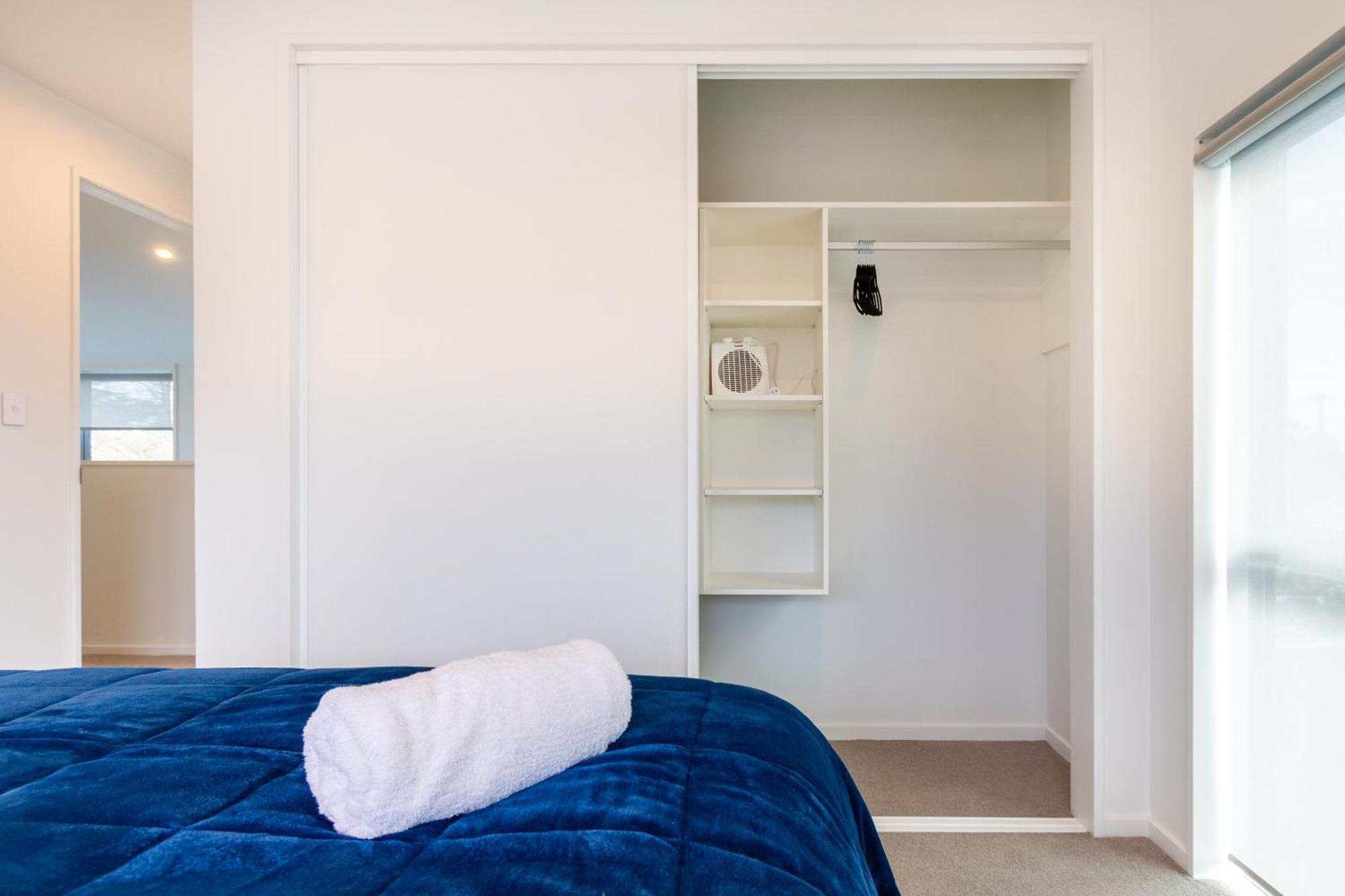 Urban Comfort And Parking Near Avebury Park * Christchurch