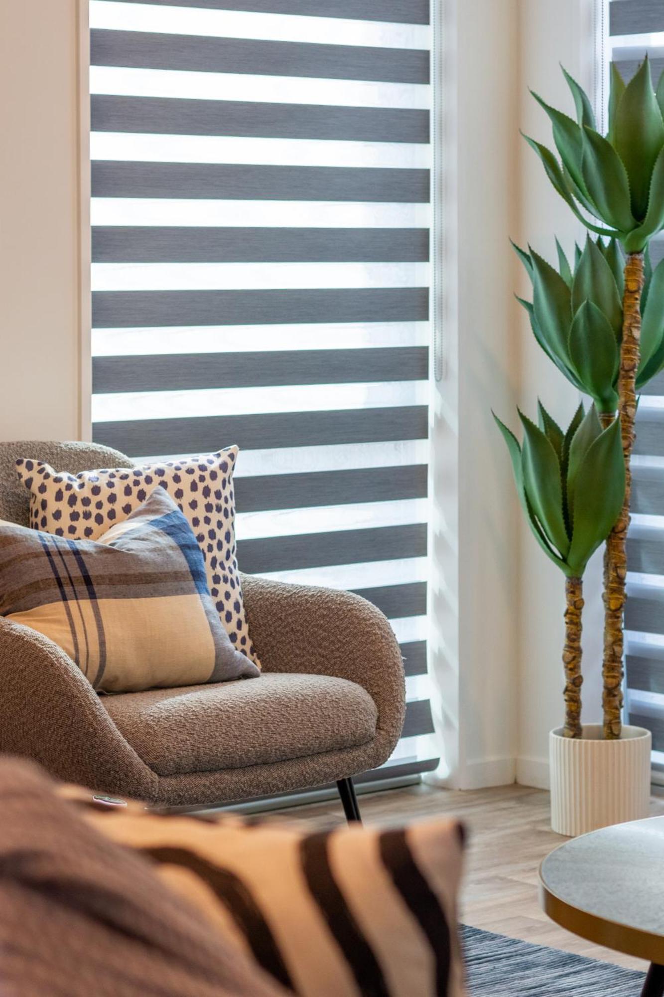 Urban Comfort And Parking Near Avebury Park Apartment *