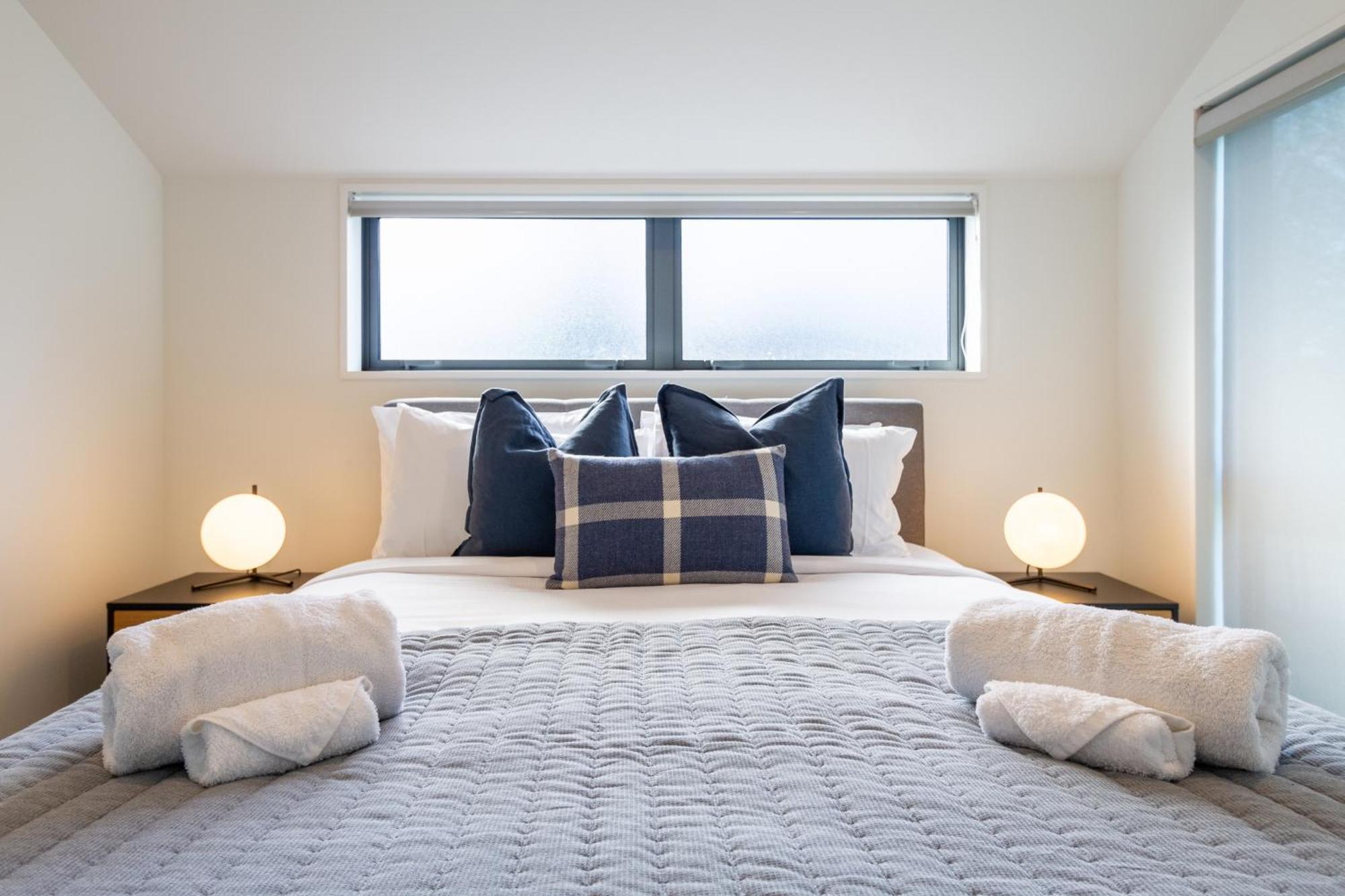 Urban Comfort And Parking Near Avebury Park Apartment *
