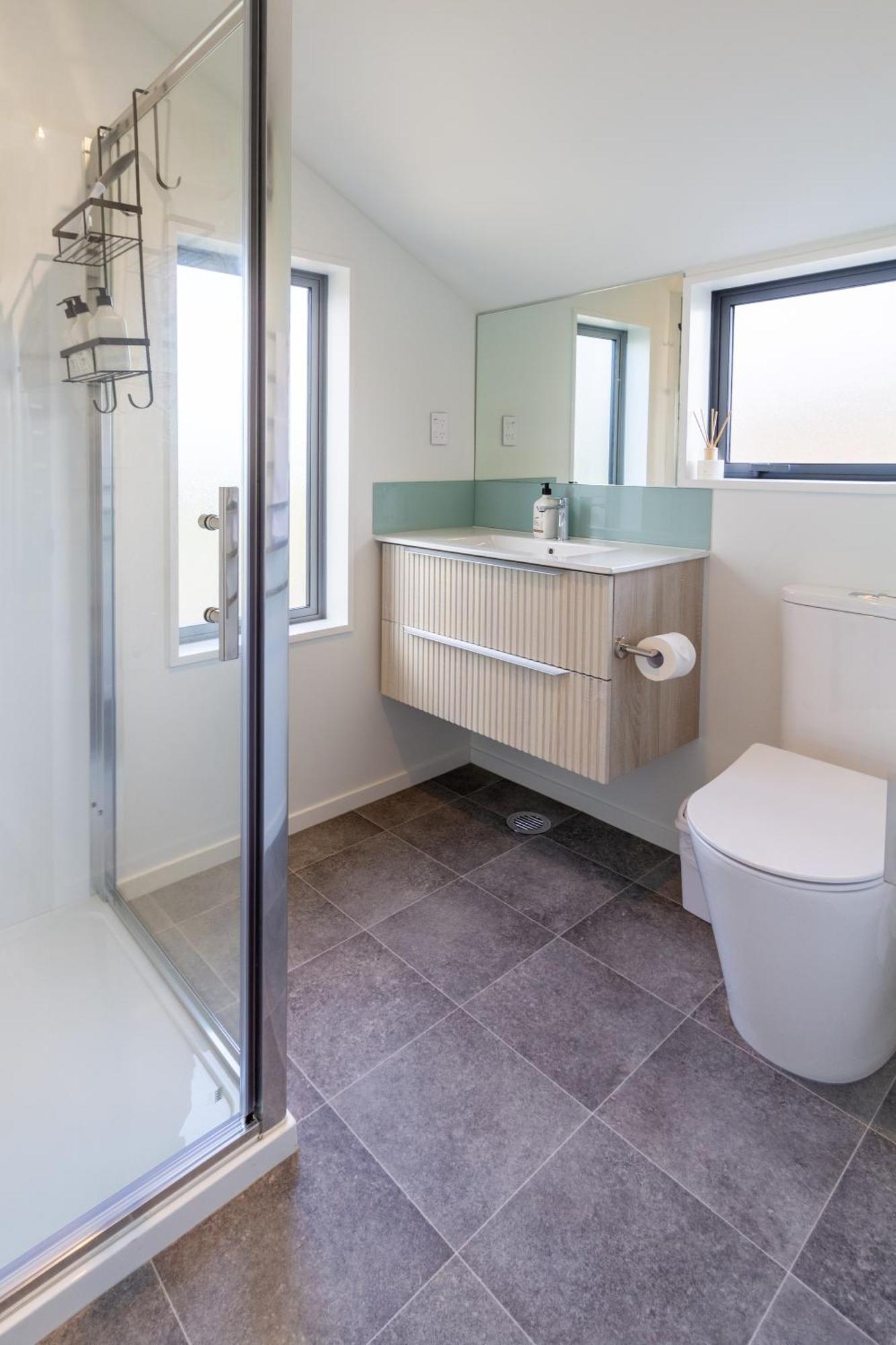 Urban Comfort And Parking Near Avebury Park * Christchurch